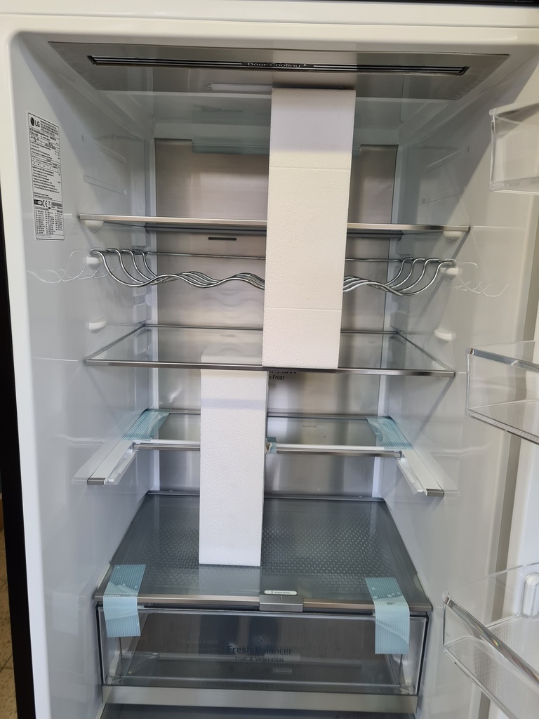 LG Kühl-Gefrierkombination Schwarz, NoFrost, A+++, 384 l